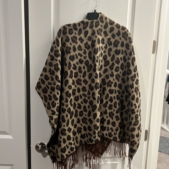 Leopard print Shawl-one size - Picture 6 of 6
